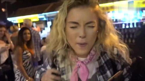 外国人看中国网红吃瓜,外国视角下的中国网红“吃瓜”现象解析  第2张